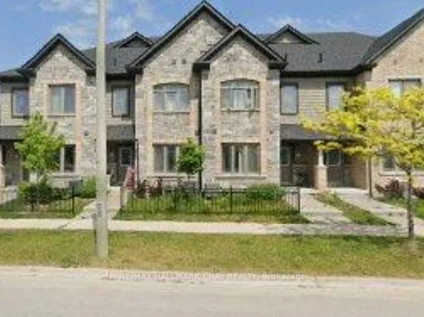 63 Batteaux St, Barrie, ON L4M 0K6