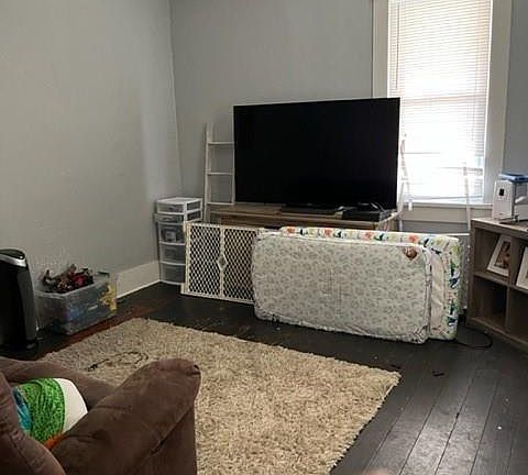 5th image of 203 W 2nd St #205