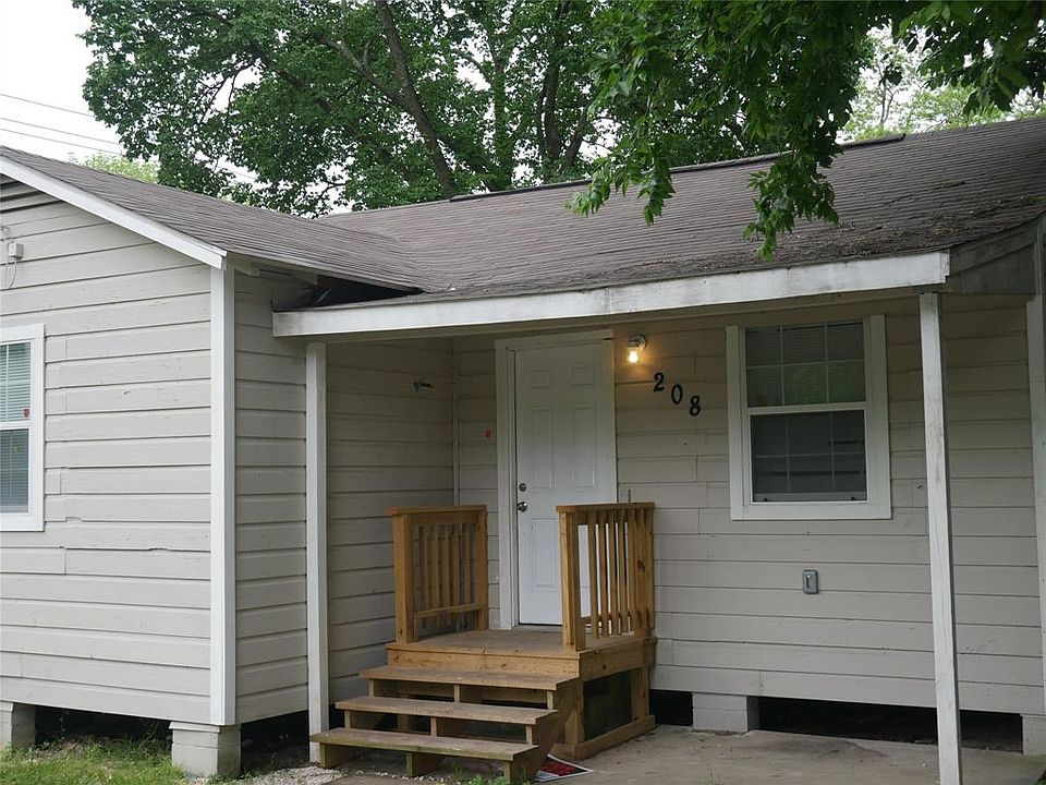 1st image of 208 E Francis St