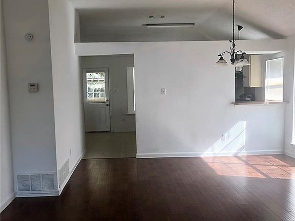 4th image of 1145 Rosewood Ln