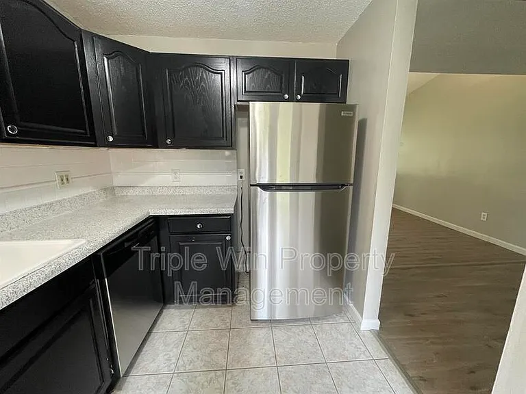 3125 Saint Catherine St — Photo 16