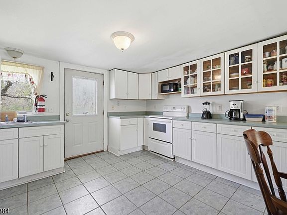 4th image of 138 Bartley Rd