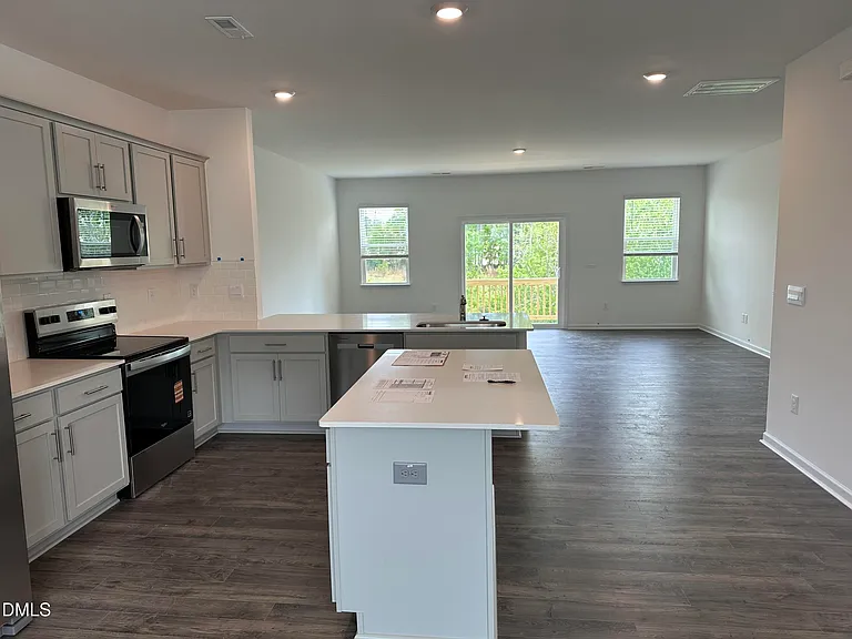 701 Grafton Forest Ln — Photo 5