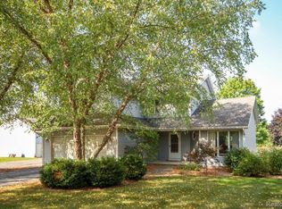 7482 Dakota Dr, Pinckney, MI 48169