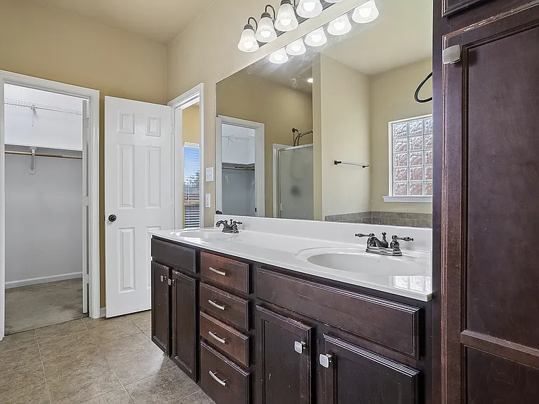 17049 Jamestowne Dr — Photo 11