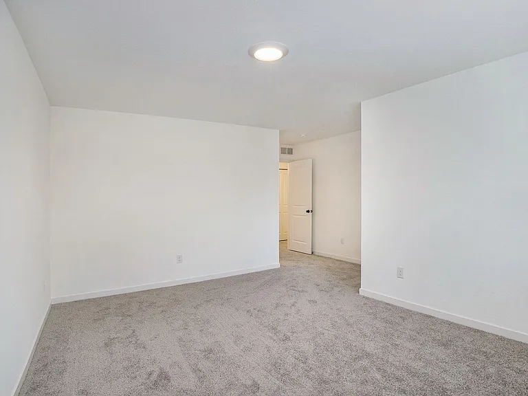 515 Burr St — Photo 12