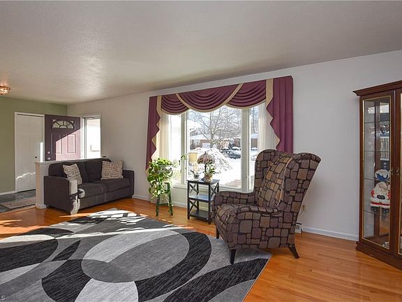 3rd image of 24124 Noreen Dr