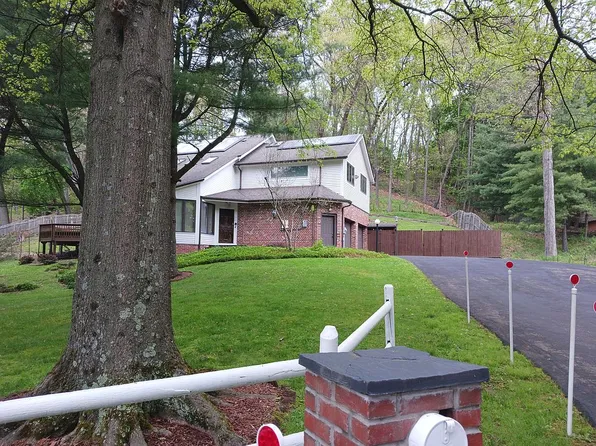 1 Quail Hill Rd, Fox Chapel, PA 15238