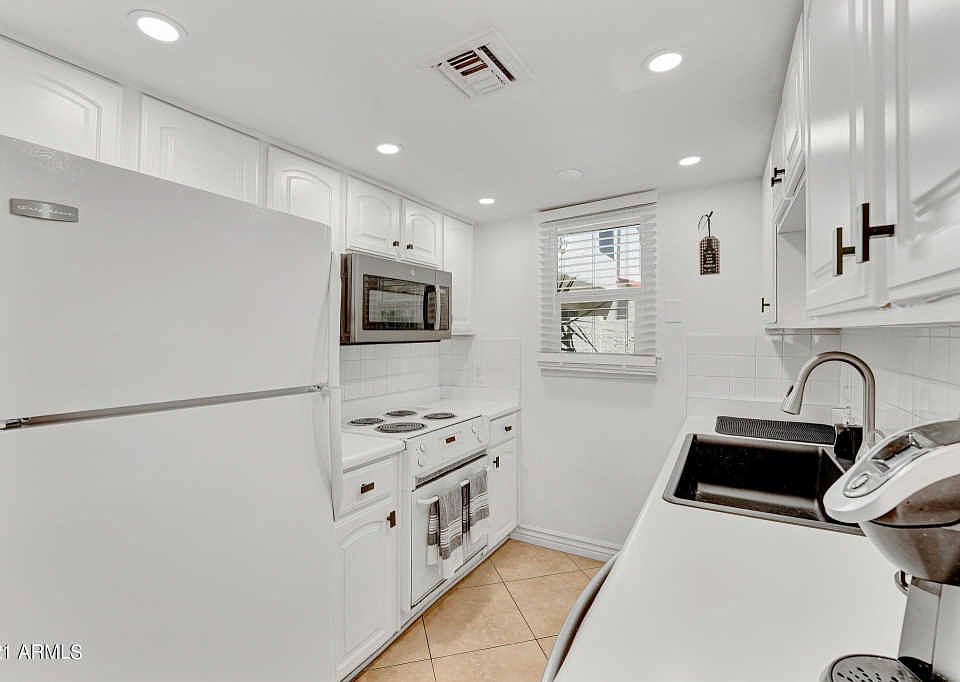 1st image of 7331 E Thornwood Dr