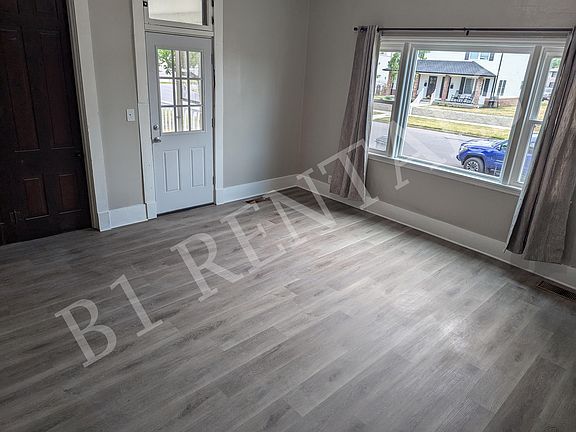 2nd image of 610 E 5th St