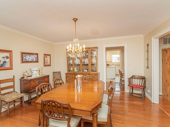 5th image of 7 Perth Ct N