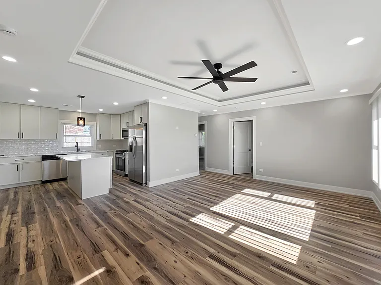 1912 Lawrence Ave — Photo 6