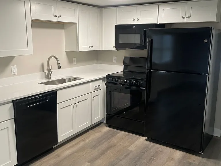 4001 Sheraton St — Photo 3
