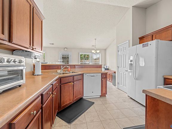 5th image of 139 Clover Ridge Dr