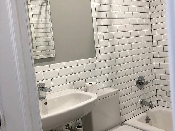 3rd image of 1521 Saint Lawrence Ave #2