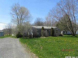 85 Center Rd, Pennellville, NY 13132