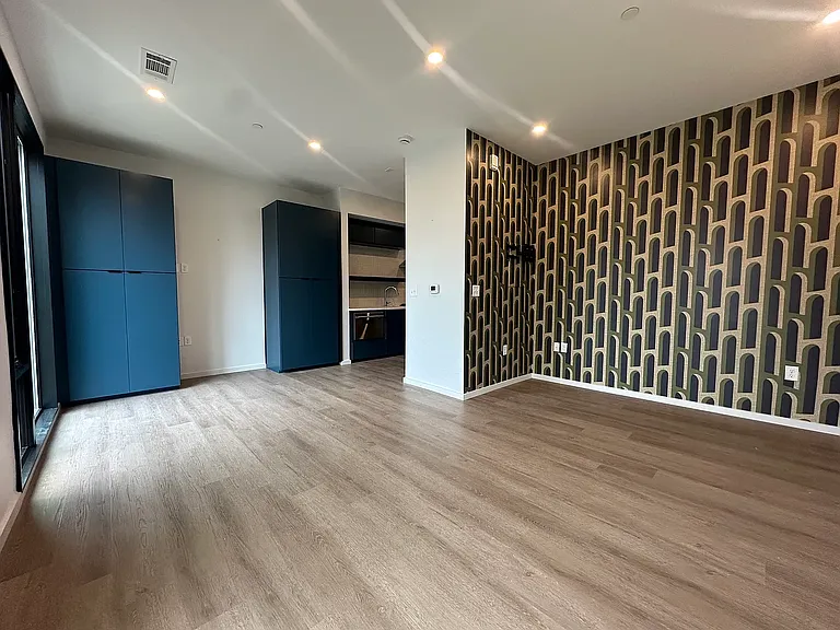 500 Merritt Ave #210 — Photo 8
