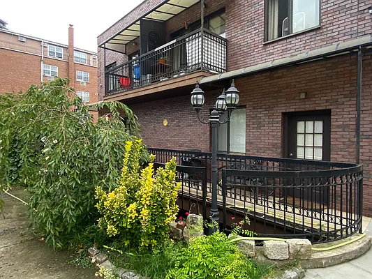 Rented by Bouklis Group | media 8