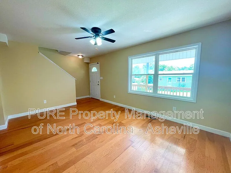 3 bed, 2.5 bath, 1200 sqft, $1,645 — Photo 2