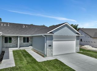 9521 Bailie Ct, Waverly, NE 68462
