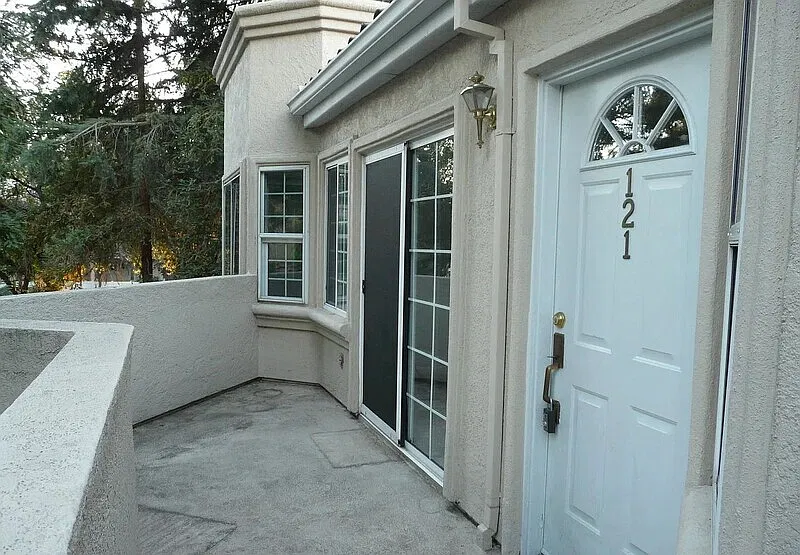 2 bed, 2.0 bath, 990 sqft, $1,962 — Photo 1