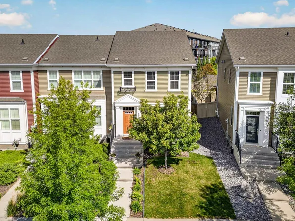 2821 Maple Way NW, Edmonton, AB T6T 0Z7
