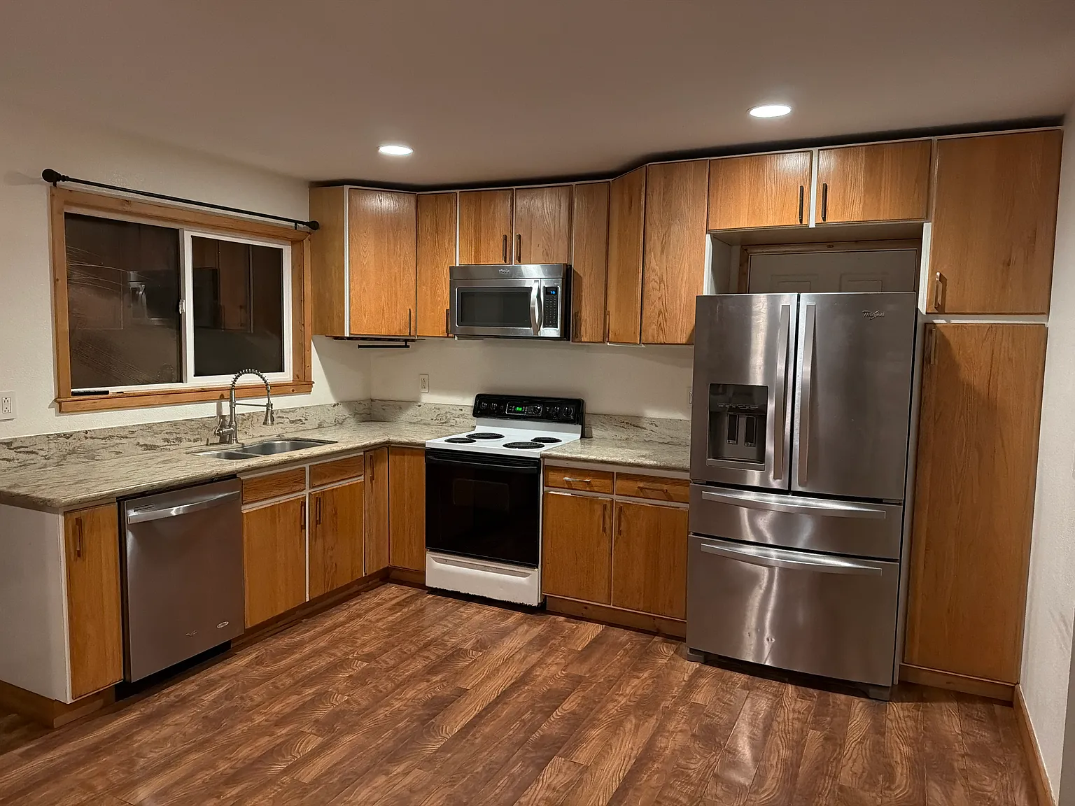 3 bed, 1100 sqft, $3,600 — Photo 4