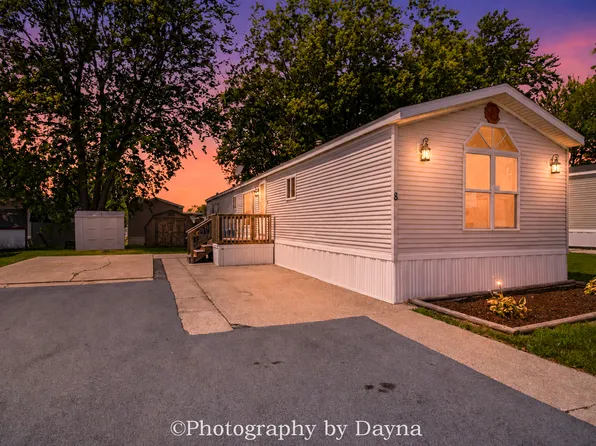 8 Berry Ln, Bourbonnais, IL 60914