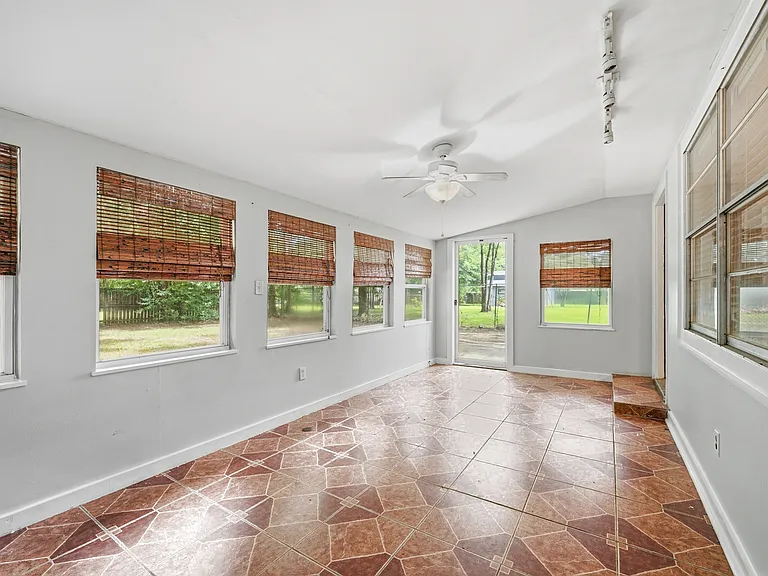 1906 Elaine Ave — Photo 27