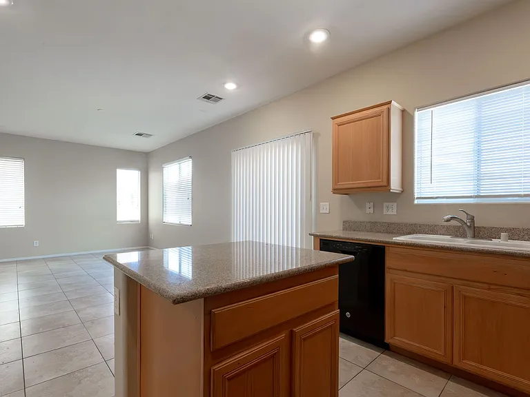 944 Saffex Rose Ave — Photo 6