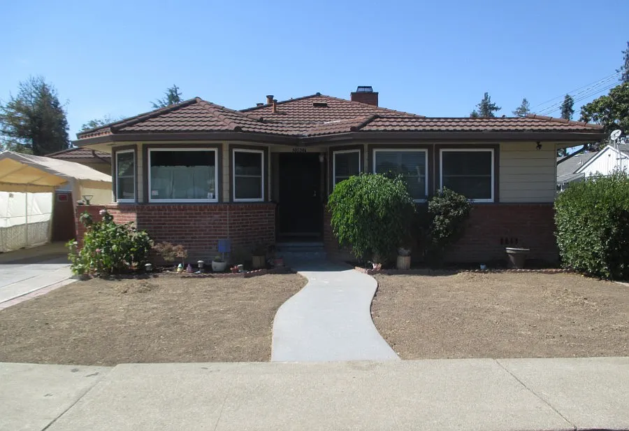 20807 Cambridge Ave photo 1