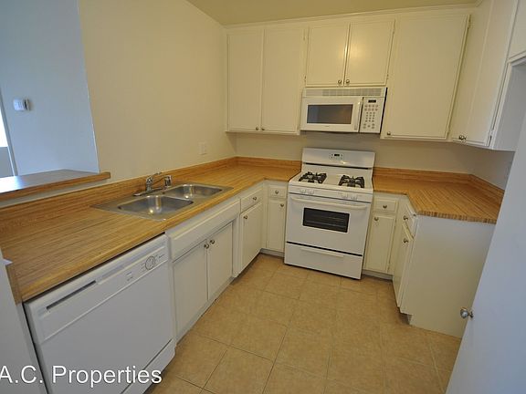 4th image of 12249 Oxnard St APT 204