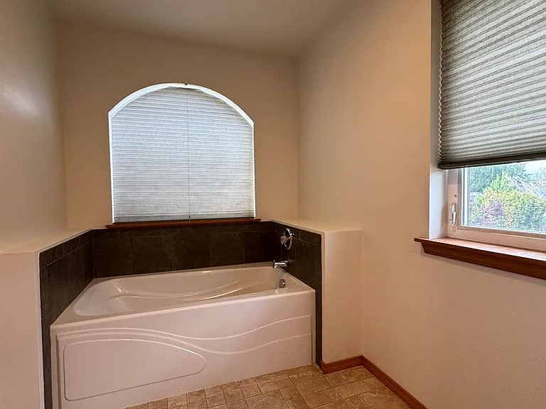 2210 N Clearview Dr — Photo 28