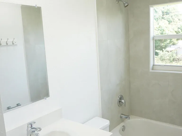 1173 W 28th St #2 — Photo 12