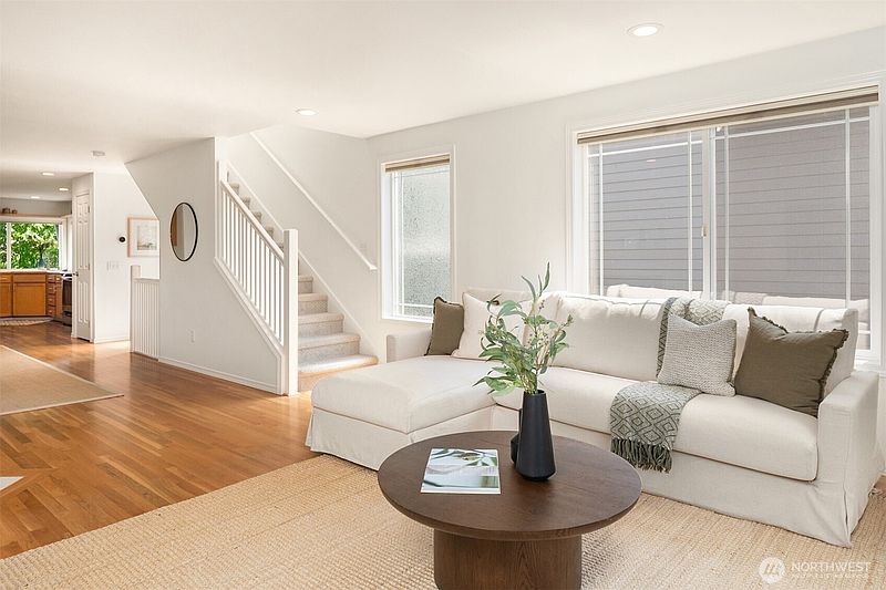 2nd image of 4054 54th Avenue SW