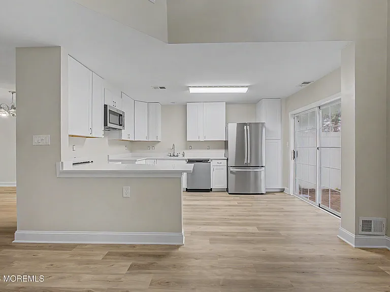 77 Picket Pl — Photo 11