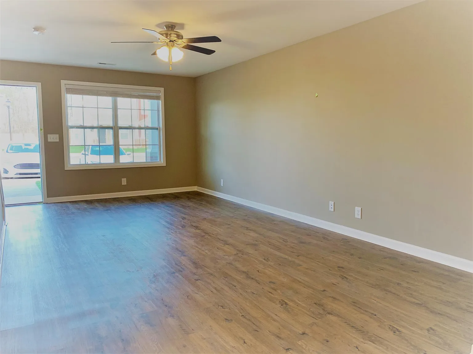 2 bed, 2.5 bath, 1216 sqft, $1,249 — Photo 4