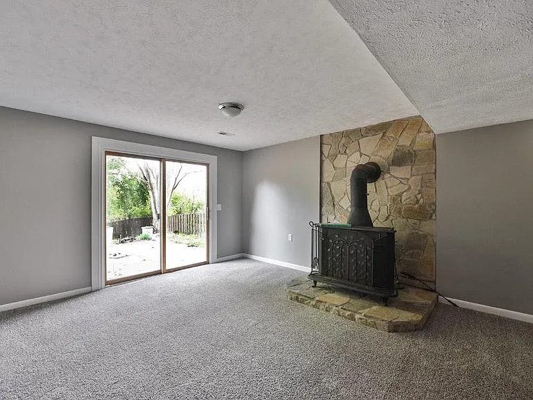 15565 Shirley Cir — Photo 13