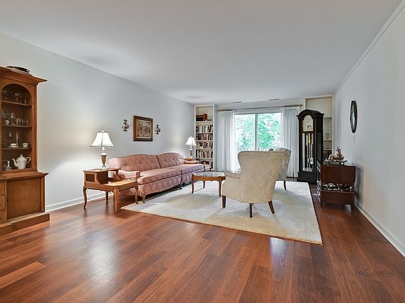 3rd image of 90 Franklin Pl E APT 103