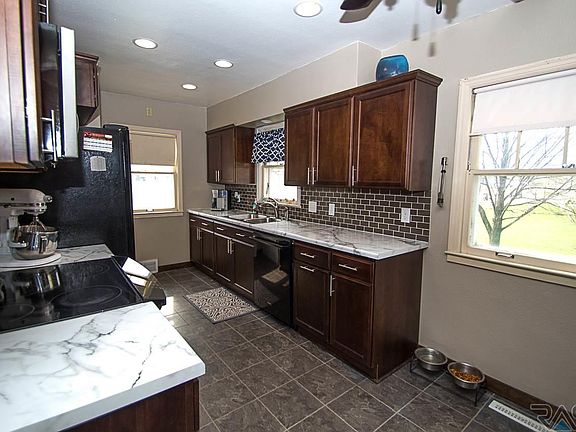 3rd image of 401 Tessa Ave