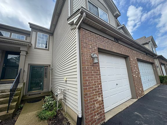 2nd image of 1086 Parkhill Cir #1086