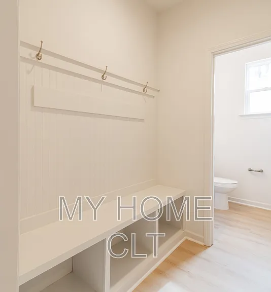 2719 Capitol Dr — Photo 3