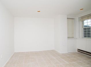 438 3rd St NE #EB, Washington, DC 20002