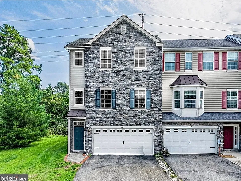 621 S Twin Lakes Blvd
