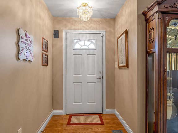 2nd image of 112 Geneva Ct