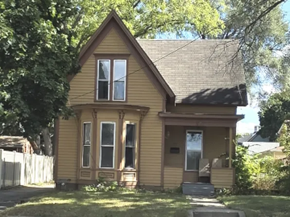 559 N Grove Ave, Elgin, IL 60120