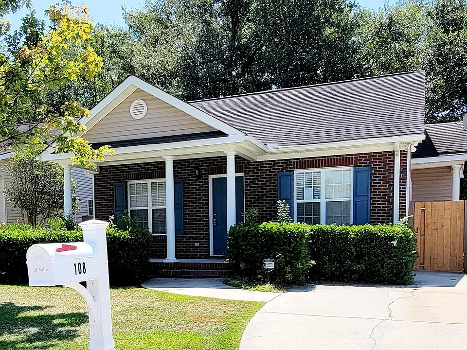 108 Amelia Forest Ln