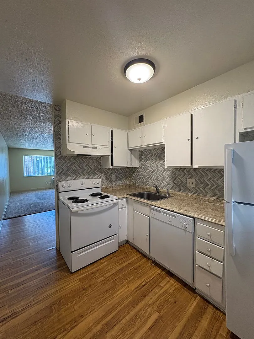 Cherry Tree Apartments — Photo 1