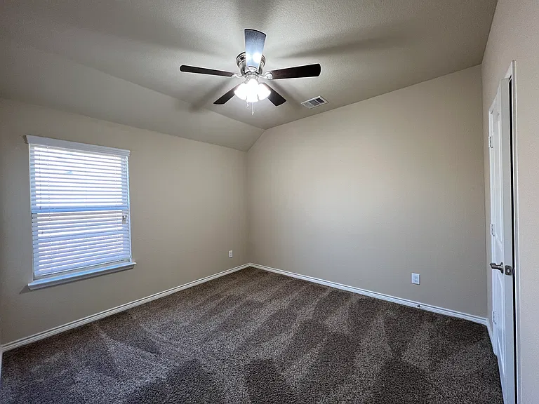 569 W Kara Dr — Photo 4