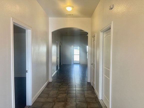 3rd image of 1704 Gainsborough Way